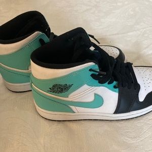 Rare! Tropical Twist Nike Air Jordan 1 Mid 8.5